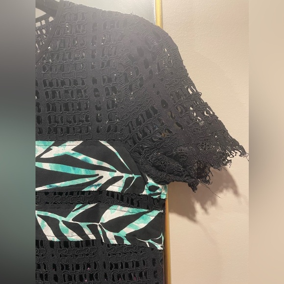 BCBGMaxAzria Layna Palms Eyelet Color-Block Blouse Top Size S-M - Picture 9 of 9